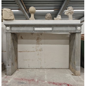 Chemin&eacute;e en pierre marbri&egrave;re