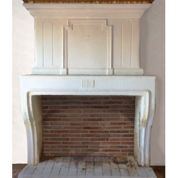 Chemin&eacute;e Saintongeaise fireplace