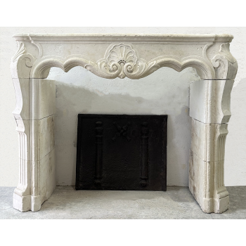 Chemin&eacute;e basse Louis XV