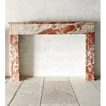 Chemin&eacute;e en marbre rouge