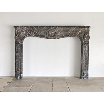 Chemin&eacute;e en marbre gris vein&eacute;