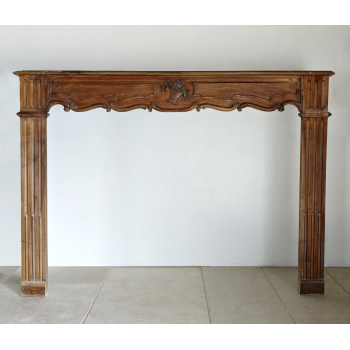 Chemin&eacute;e basse en bois