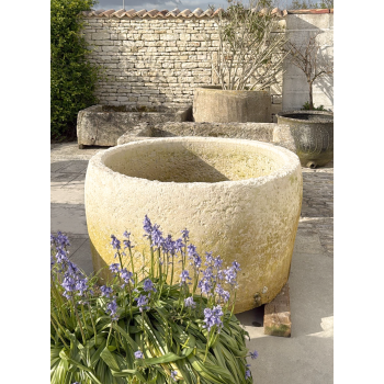 Ponne en pierre blanche