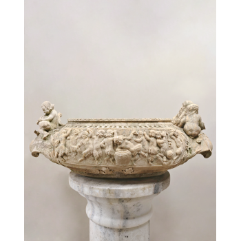 Exceptionnelle vasque en marbre sculpt&eacute;