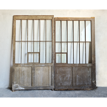 Grandes portes vitr&eacute;es bordelaises de magasin