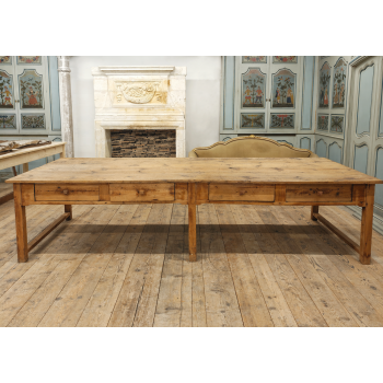 Tr&egrave;s grande table de ferme &agrave; tiroirs