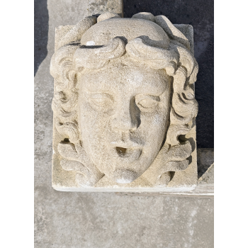 Mascaron en pierre