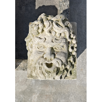 Mascaron en pierre