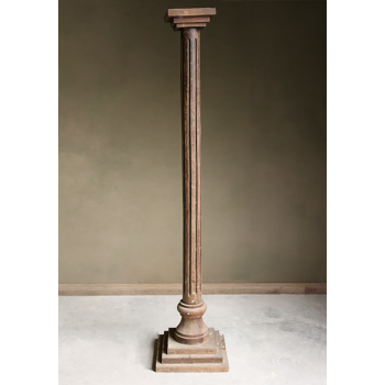 Colonne en ch&ecirc;ne