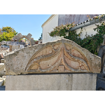 Linteau de porte gothique