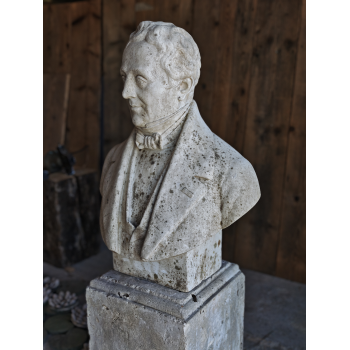 Statue of a man's bust 