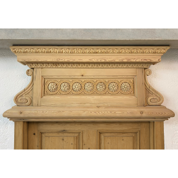 3 impostes en bois sculpt&eacute; de style Henri II