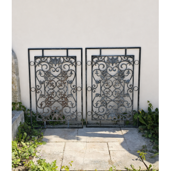 Grilles anciennes en fer forg&eacute;