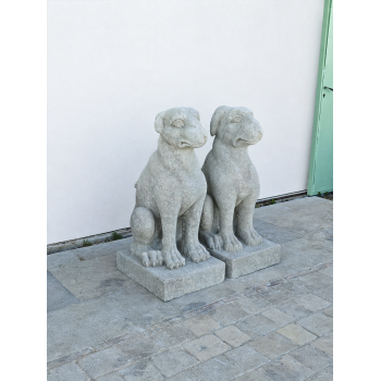 Paire de chiens restaur&eacute;e