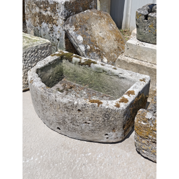 Large bac demi-lune en pierre