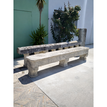 Long banc en pierre ancienne