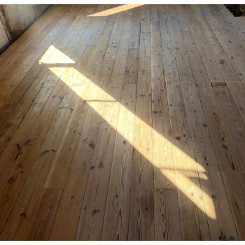 Plancher ancien pos&eacute;