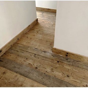 Plinthes et plancher ancien