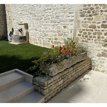 Bac et fontaine en pierre