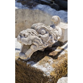 &Eacute;l&eacute;ment architectural ancien sculpt&eacute; en pierre