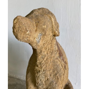 Chien assis sculpté XVème