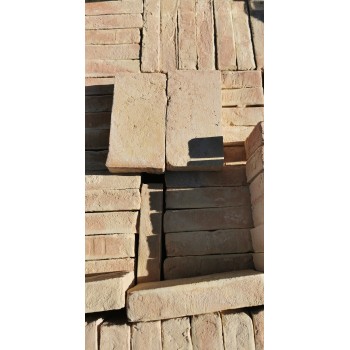 Briquettes neuves faites mains (12 x 23 x 4.5)