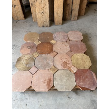 Carreaux octogonaux à cabochons