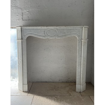 Cheminée en marbre blanc Pompadour
