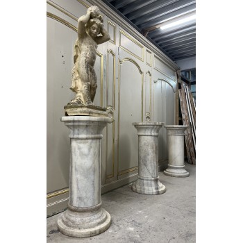 Trois colonnes en marbre